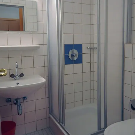 滨湖采尔尤格斯酒店 *