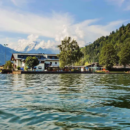 滨湖采尔尤格斯酒店 旅馆 *