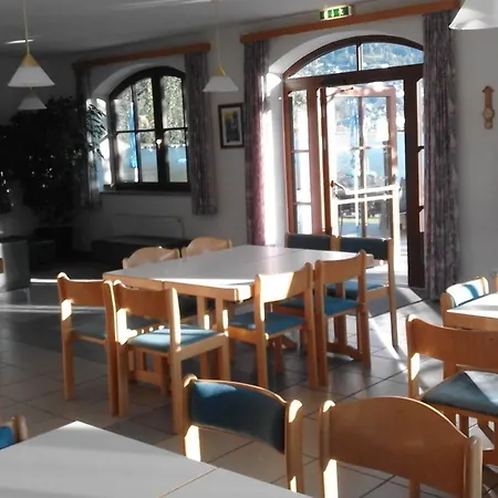 Junges Zell Am Hostel