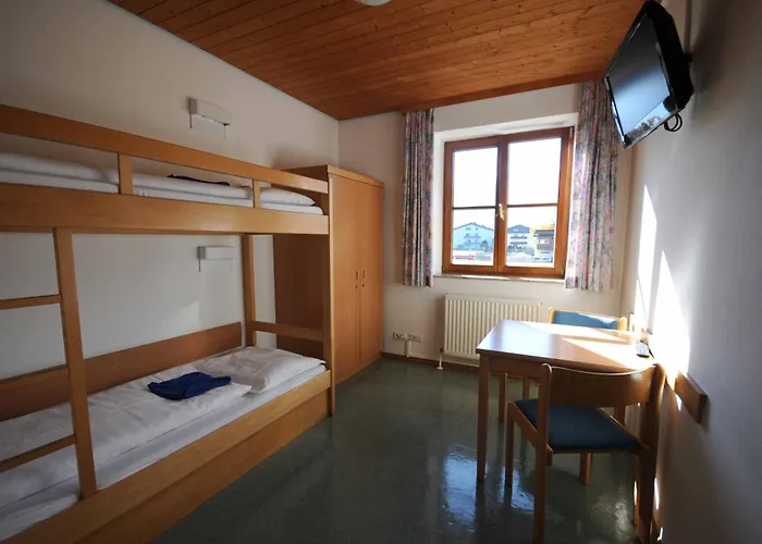 Junges Zell Am Hostel *