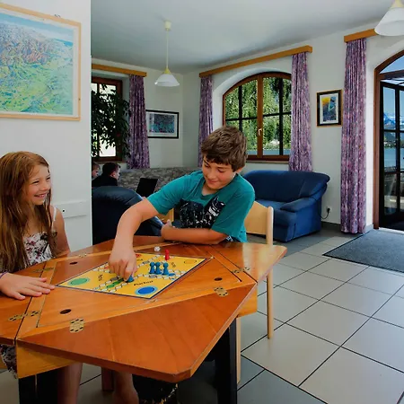 Vandrarhem Junges Zell Am