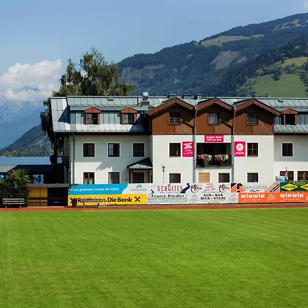 Vandrarhem Junges Zell Am *