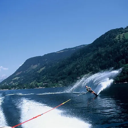 Vandrarhem Junges Zell Am